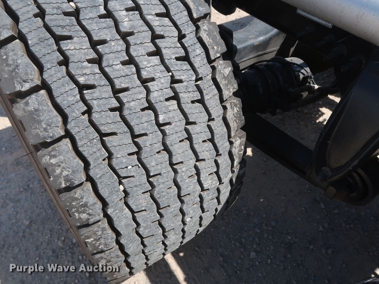 image for item HA9111 2014 Freightliner Cascadia 125  semi truck