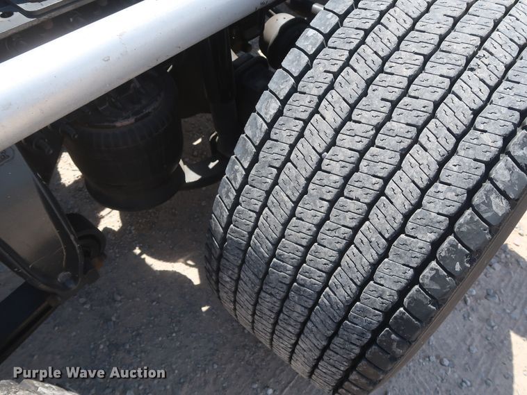 image for item HA9111 2014 Freightliner Cascadia 125  semi truck