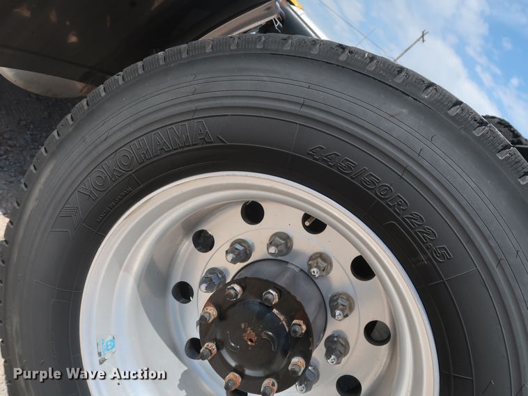 image for item HA9111 2014 Freightliner Cascadia 125  semi truck