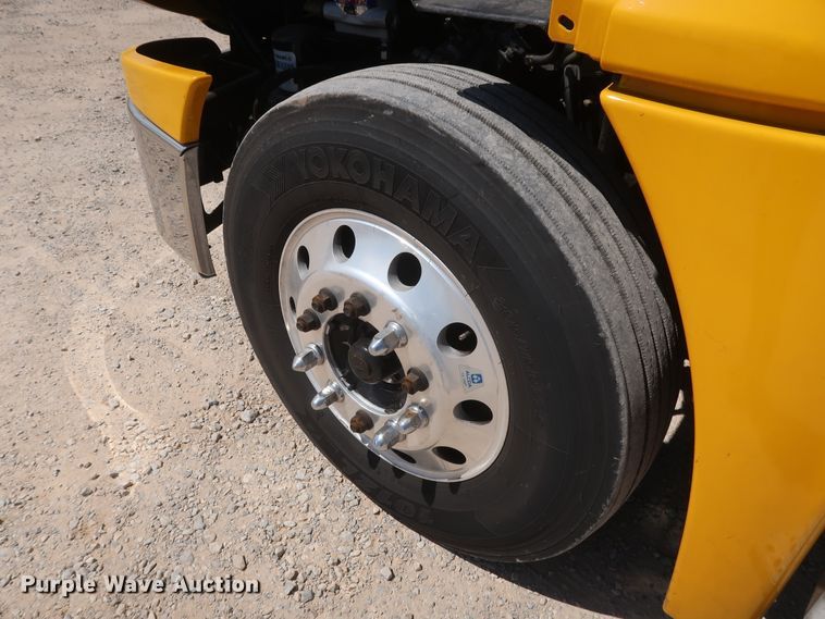 image for item HA9111 2014 Freightliner Cascadia 125  semi truck