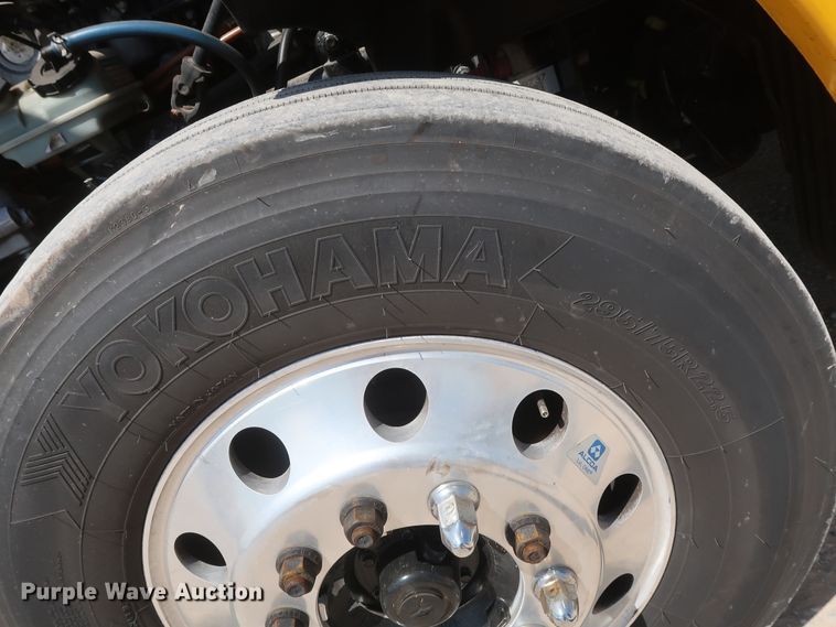 image for item HA9111 2014 Freightliner Cascadia 125  semi truck