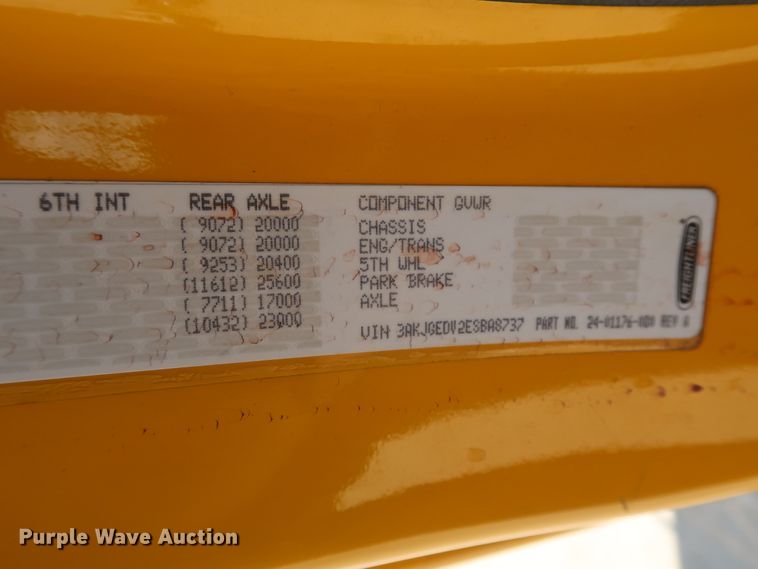 image for item HA9111 2014 Freightliner Cascadia 125  semi truck