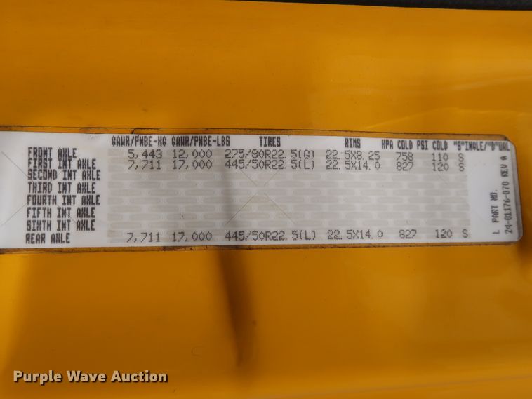 image for item HA9111 2014 Freightliner Cascadia 125  semi truck