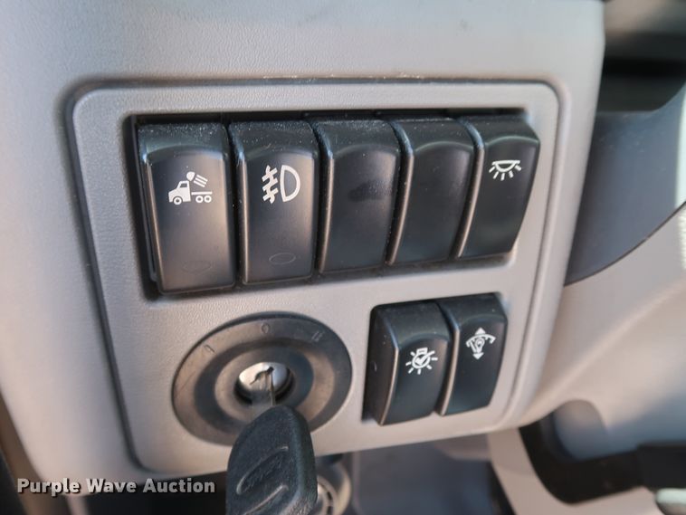 image for item HA9112 2016 Peterbilt 579  semi truck