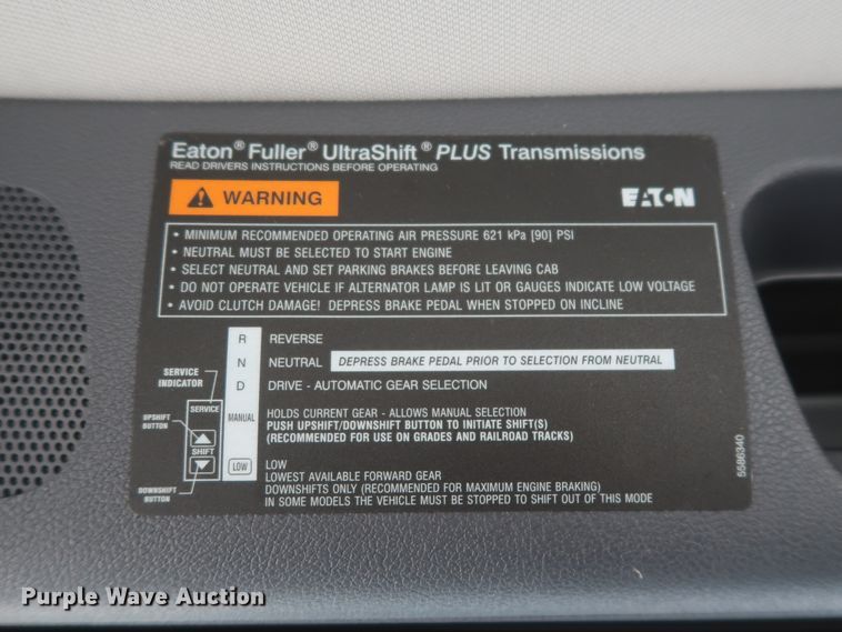 image for item HA9112 2016 Peterbilt 579  semi truck