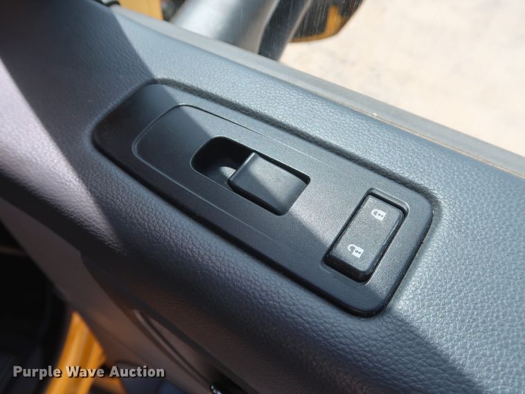 image for item HA9112 2016 Peterbilt 579  semi truck