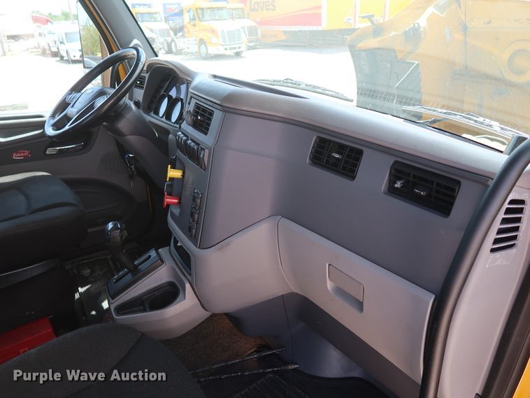 image for item HA9112 2016 Peterbilt 579  semi truck