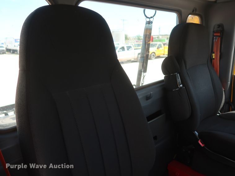 image for item HA9112 2016 Peterbilt 579  semi truck