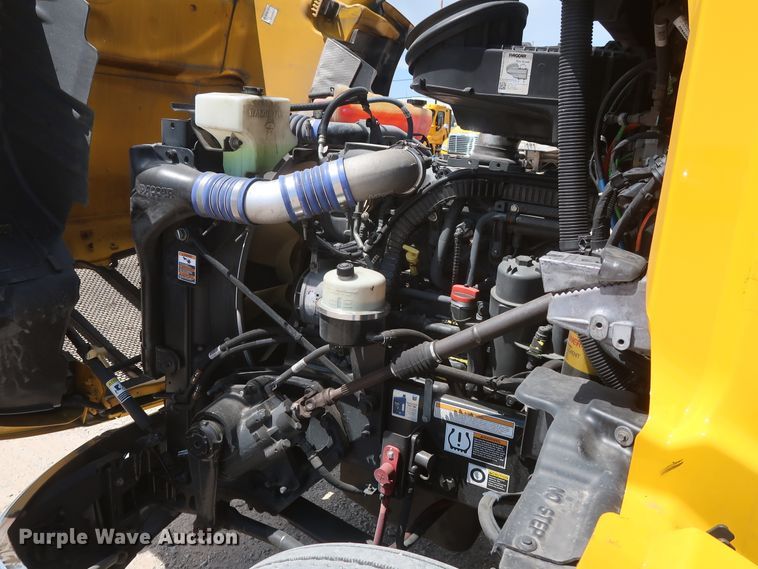 image for item HA9112 2016 Peterbilt 579  semi truck