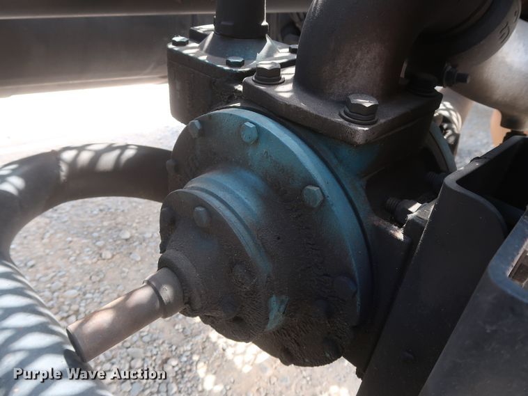 image for item HA9112 2016 Peterbilt 579  semi truck