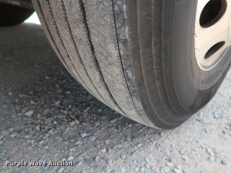 image for item HA9112 2016 Peterbilt 579  semi truck