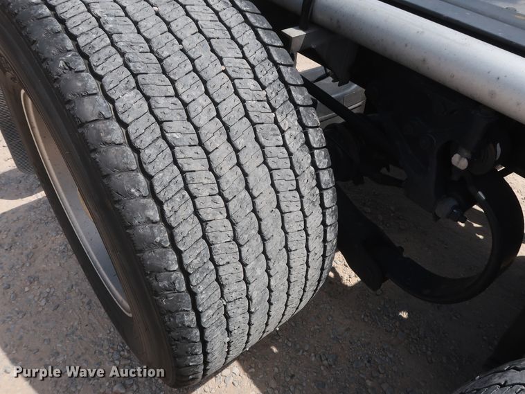 image for item HA9112 2016 Peterbilt 579  semi truck