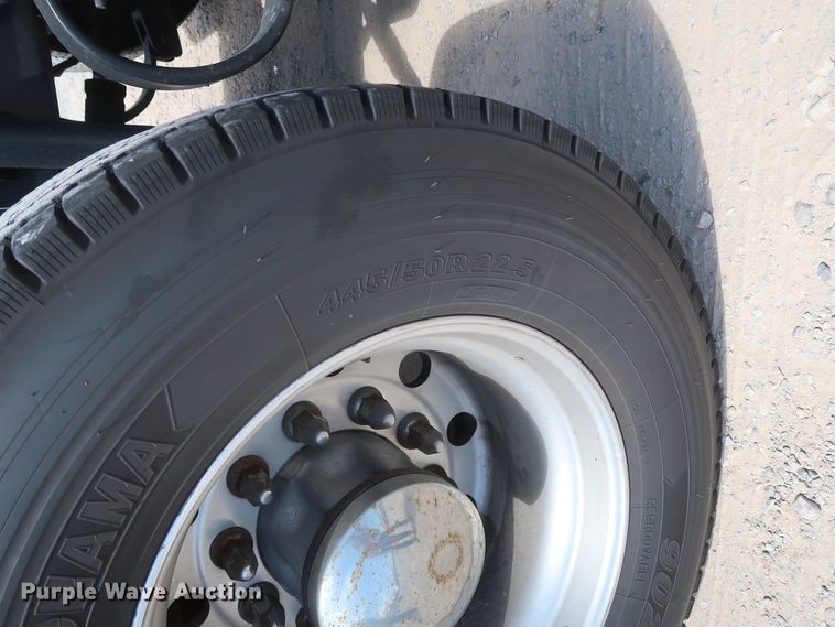 image for item HA9112 2016 Peterbilt 579  semi truck