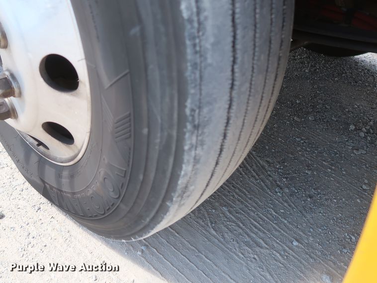 image for item HA9112 2016 Peterbilt 579  semi truck