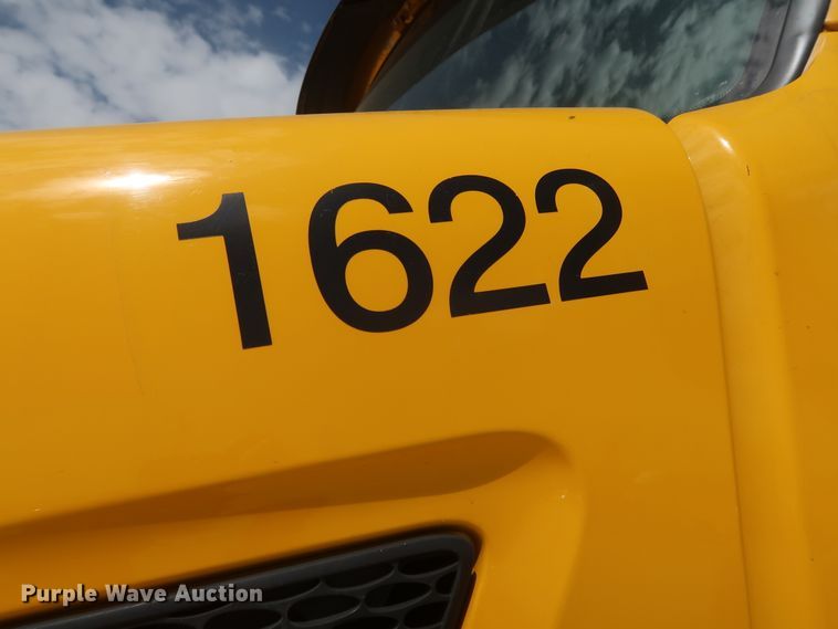 image for item HA9112 2016 Peterbilt 579  semi truck