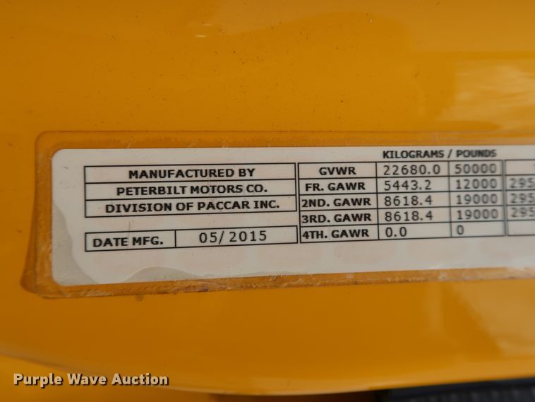 image for item HA9112 2016 Peterbilt 579  semi truck