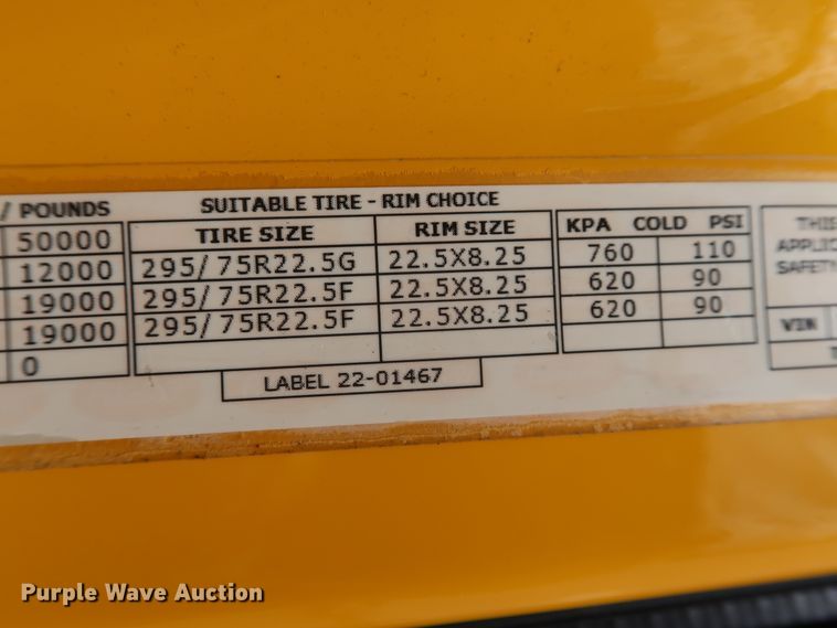 image for item HA9112 2016 Peterbilt 579  semi truck