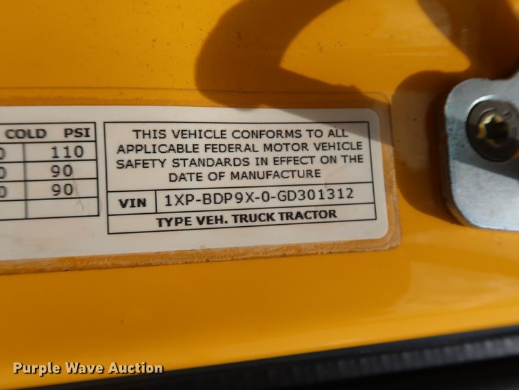 image for item HA9112 2016 Peterbilt 579  semi truck