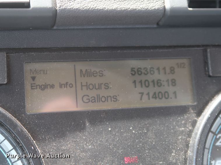 image for item HA9113 2016 Freightliner Cascadia 125  semi truck