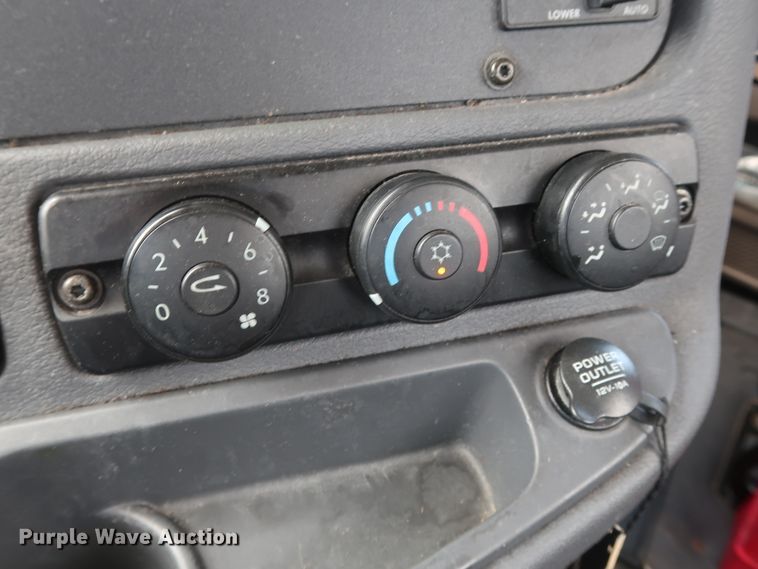 image for item HA9113 2016 Freightliner Cascadia 125  semi truck