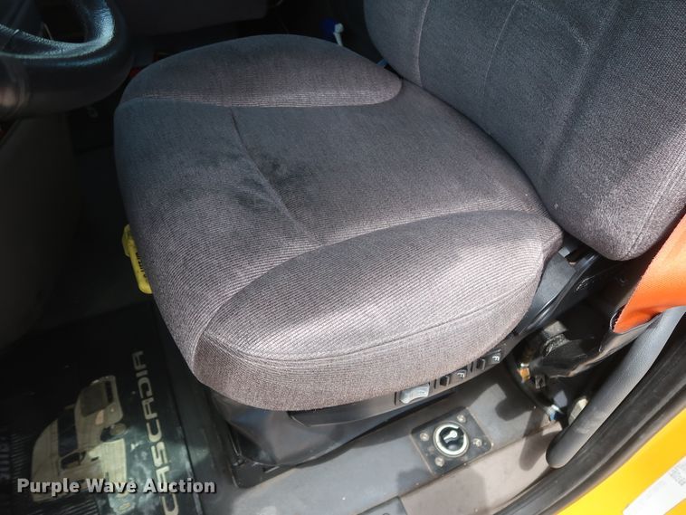 image for item HA9113 2016 Freightliner Cascadia 125  semi truck