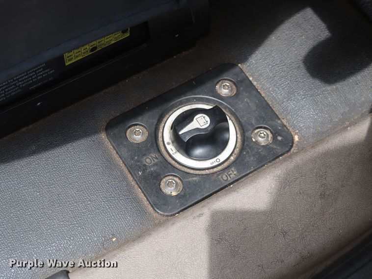 image for item HA9113 2016 Freightliner Cascadia 125  semi truck