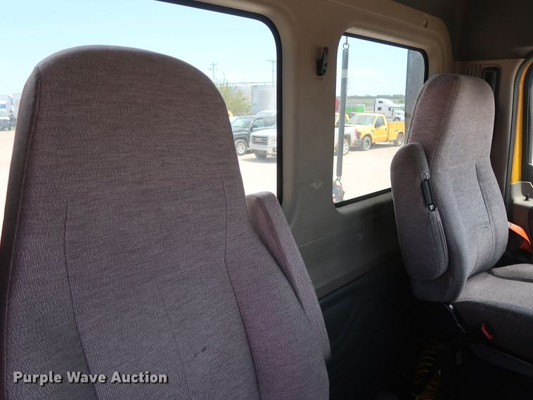 image for item HA9113 2016 Freightliner Cascadia 125  semi truck