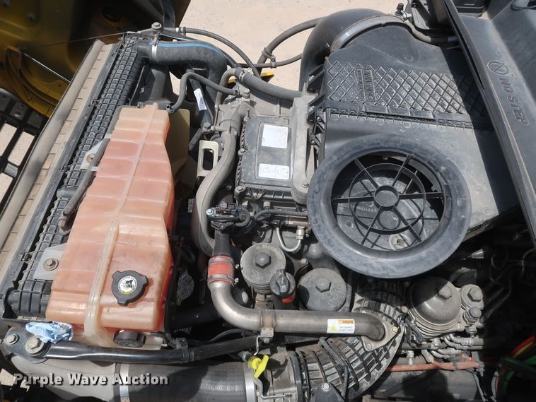 image for item HA9113 2016 Freightliner Cascadia 125  semi truck