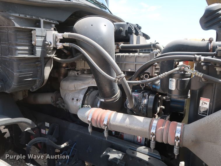 image for item HA9113 2016 Freightliner Cascadia 125  semi truck