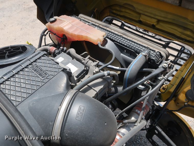 image for item HA9113 2016 Freightliner Cascadia 125  semi truck