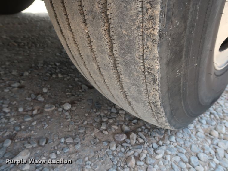 image for item HA9113 2016 Freightliner Cascadia 125  semi truck