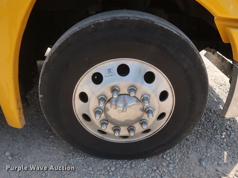 image for item HA9113 2016 Freightliner Cascadia 125  semi truck