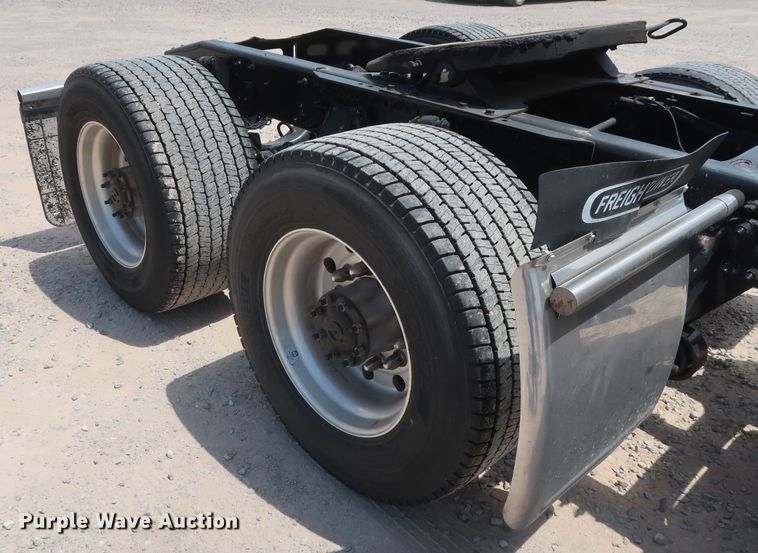 image for item HA9113 2016 Freightliner Cascadia 125  semi truck