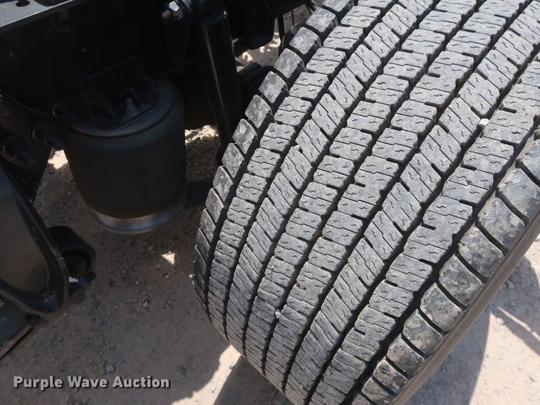 image for item HA9113 2016 Freightliner Cascadia 125  semi truck