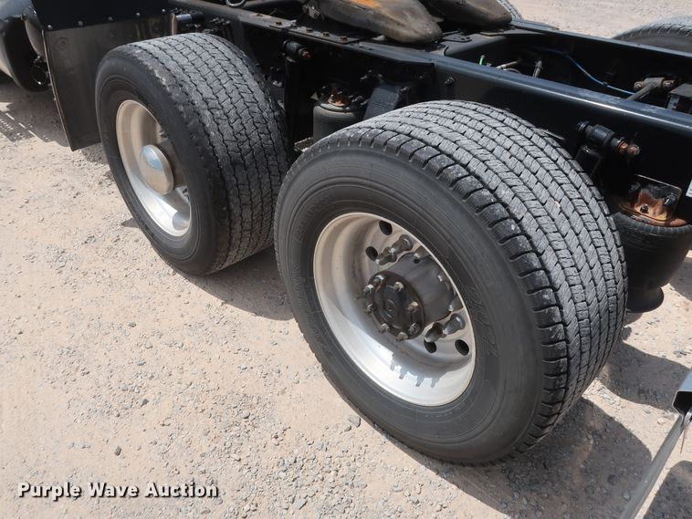 image for item HA9113 2016 Freightliner Cascadia 125  semi truck