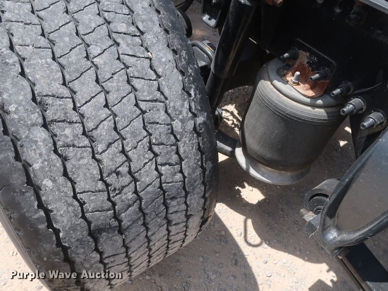 image for item HA9113 2016 Freightliner Cascadia 125  semi truck