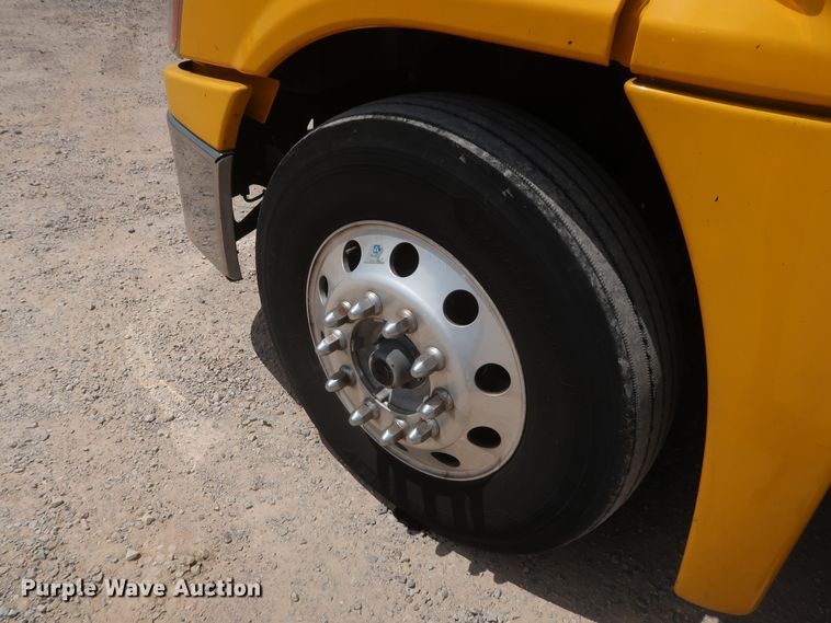 image for item HA9113 2016 Freightliner Cascadia 125  semi truck