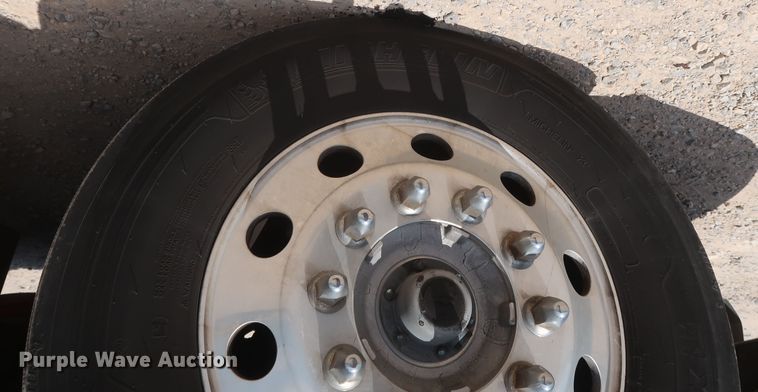 image for item HA9113 2016 Freightliner Cascadia 125  semi truck