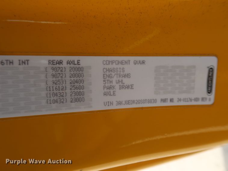 image for item HA9113 2016 Freightliner Cascadia 125  semi truck