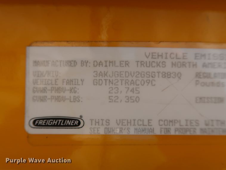 image for item HA9113 2016 Freightliner Cascadia 125  semi truck