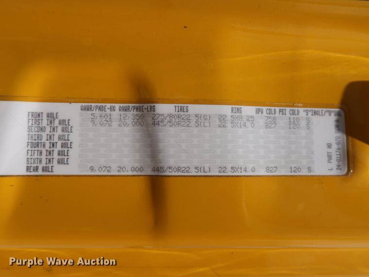 image for item HA9113 2016 Freightliner Cascadia 125  semi truck