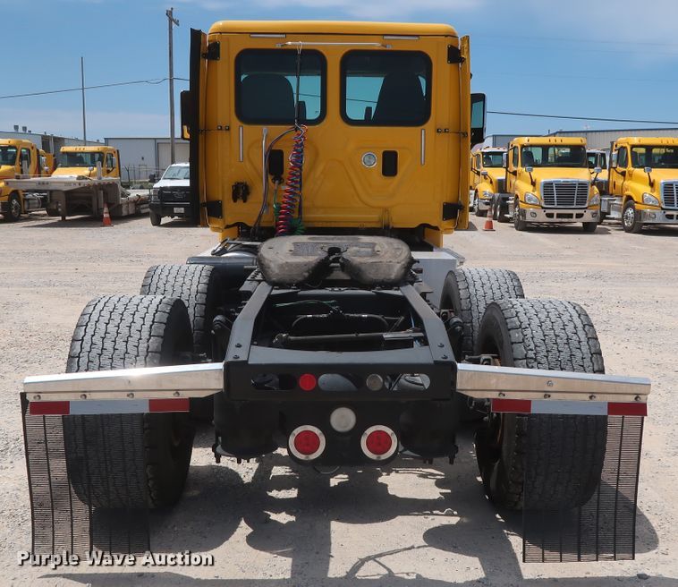 image for item HA9114 2017 Freightliner Cascadia 125  semi truck