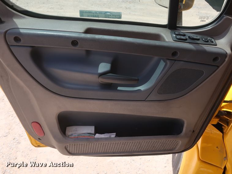 image for item HA9114 2017 Freightliner Cascadia 125  semi truck