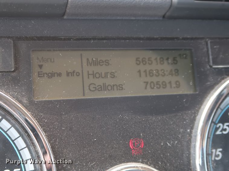 image for item HA9114 2017 Freightliner Cascadia 125  semi truck