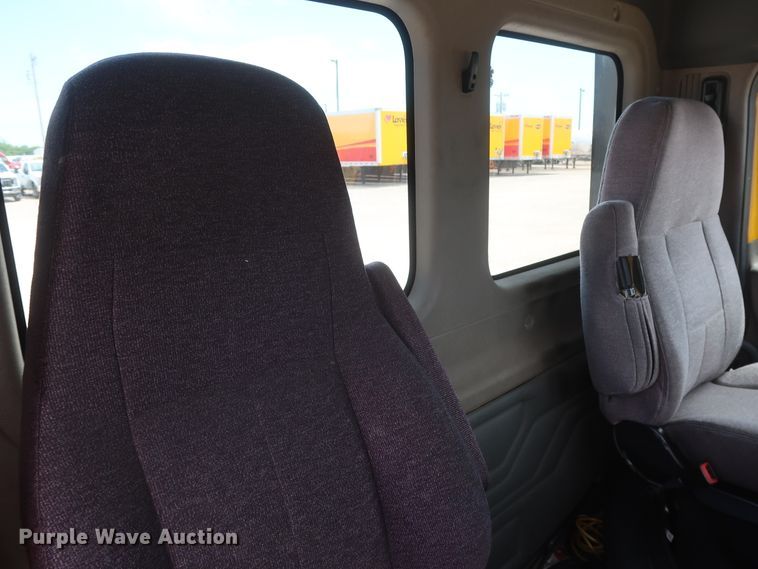 image for item HA9114 2017 Freightliner Cascadia 125  semi truck