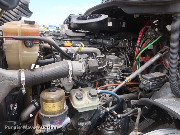 image for item HA9114 2017 Freightliner Cascadia 125  semi truck