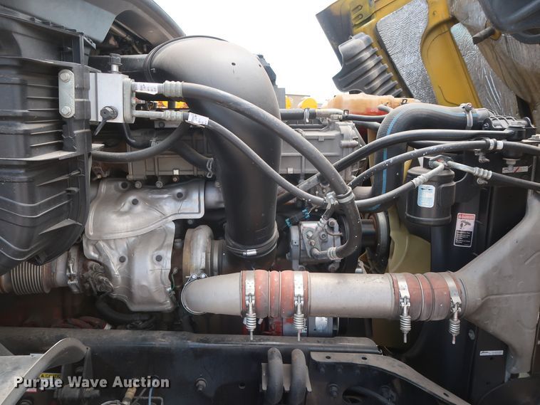 image for item HA9114 2017 Freightliner Cascadia 125  semi truck