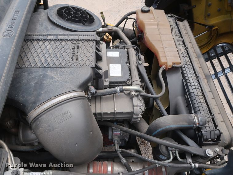 image for item HA9114 2017 Freightliner Cascadia 125  semi truck