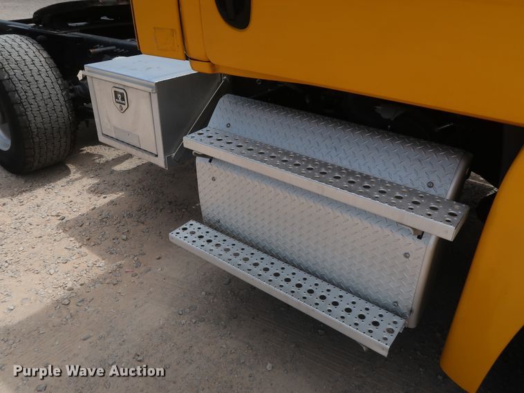 image for item HA9114 2017 Freightliner Cascadia 125  semi truck