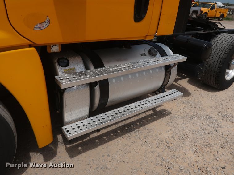 image for item HA9114 2017 Freightliner Cascadia 125  semi truck